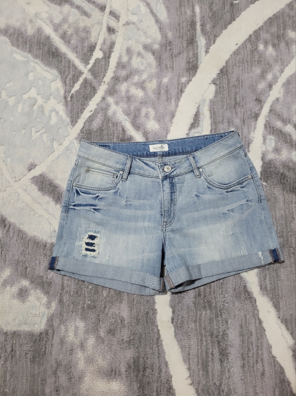 Bootlegger Women's Light Blue Distressed Denim Roll-Cuff Shorts Size 28